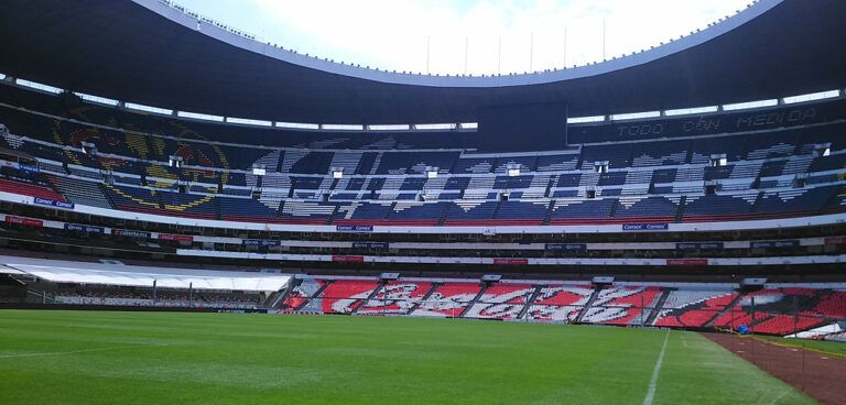 Poor condition of Estadio Azteca field forces NFL to move Chiefs-Rams game