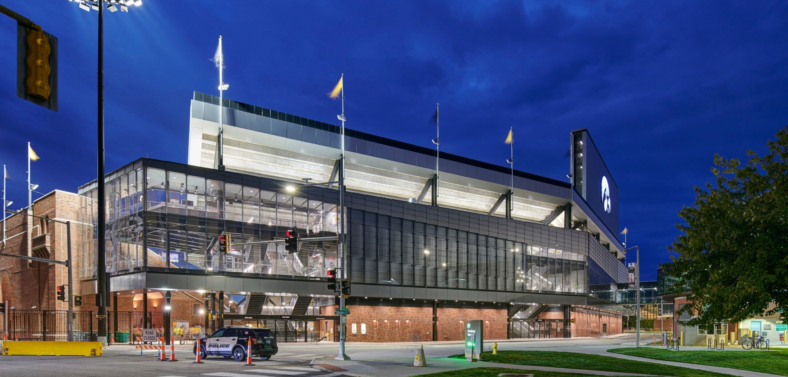 Kinnick Stadium installs ‘breathable’ exterior glass skin Stadia Magazine